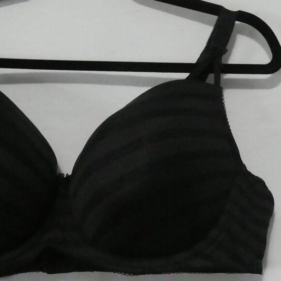 DEESSE LINGERIE | 42 DD | Black and Grey Striped Full Coverage Bra | Underwire - Picture 5 of 16